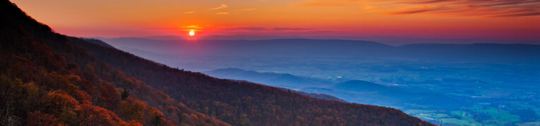 A scenic views of the mountains in the fall at sunset