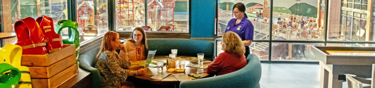 Guests enjoying a meal at Splash's Bar & Grill